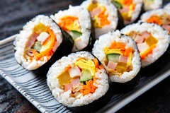 Cách làm kimbap ngon đơn giản tại nhà