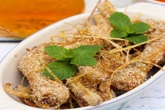 Cách làm gà rang muối dễ dàng và ngon miệng