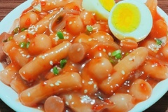 Cách làm tokbokki hấp dẫn từ cơm nguội