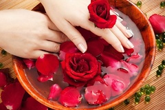 Cách làm nước hoa hồng: Hướng dẫn tự tạo nước hoa tự nhiên tại nhà.