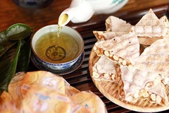 Đặc sản miền Trung: Thưởng thức món ăn và bánh truyền thống