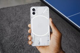 Trên tay Nothing Phone 1: smartphone có mặt lưng trong suốt với đèn LED cực kỳ nổi bật