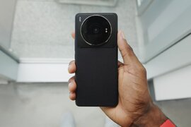Những sự thật ít người biết về Xiaomi 12S Ultra: không có USB 3.0, tặng sạc 67W nhỏ gọn...