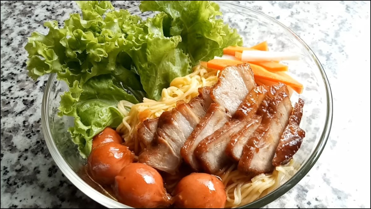 Cách làm mì trộn xá xíu thơm ngon hấp dẫn đậm đà dễ làm tại nhà - HAYAN.VN