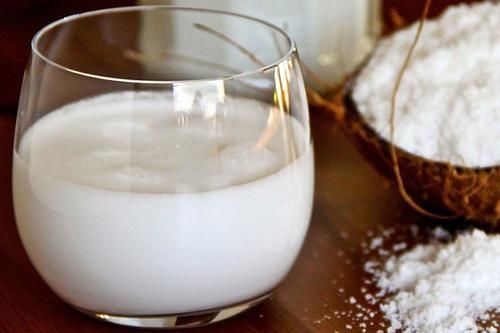 Cách làm nước cốt dừa tại nhà, ngon và sánh đặc với bột năng