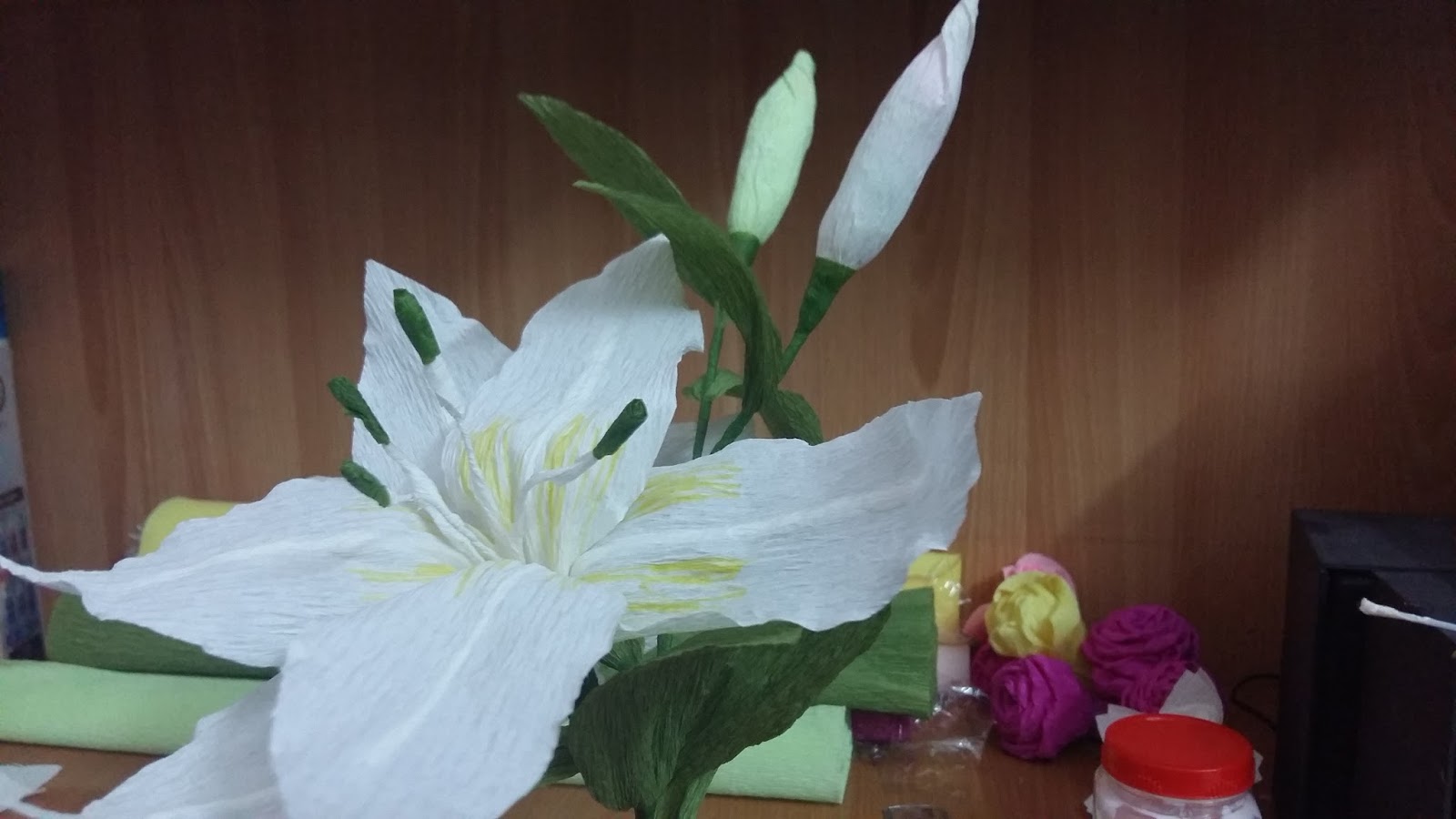 Cách làm hoa ly đẹp bằng giấy nhún - Hoa handmade - Handmade