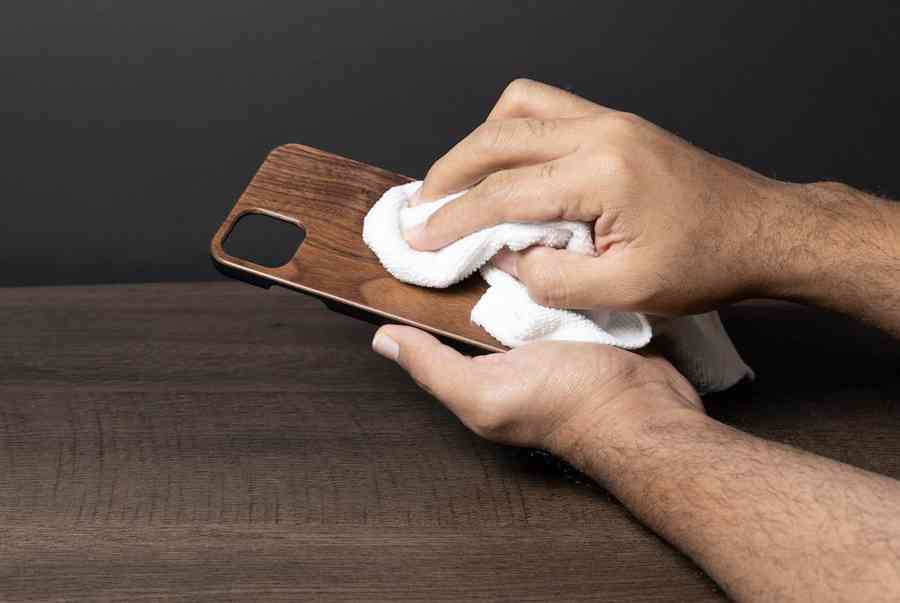 Cách làm sạch ốp lưng điện thoại - 5 loại: silicon, nhựa, gỗ, da, cao ...
