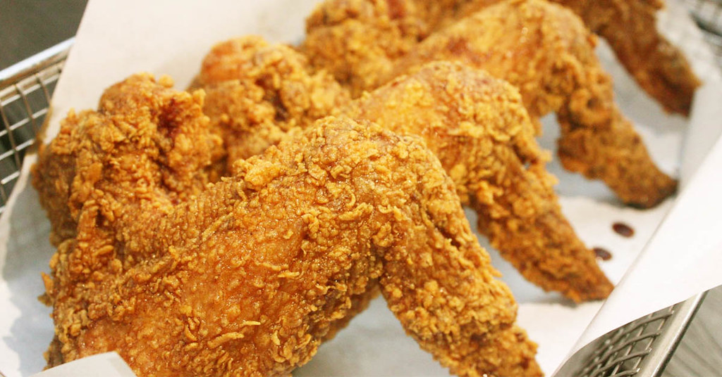 Cách làm cánh gà tẩm bột chiên giòn rụm, ngon như gà KFC | Flickr