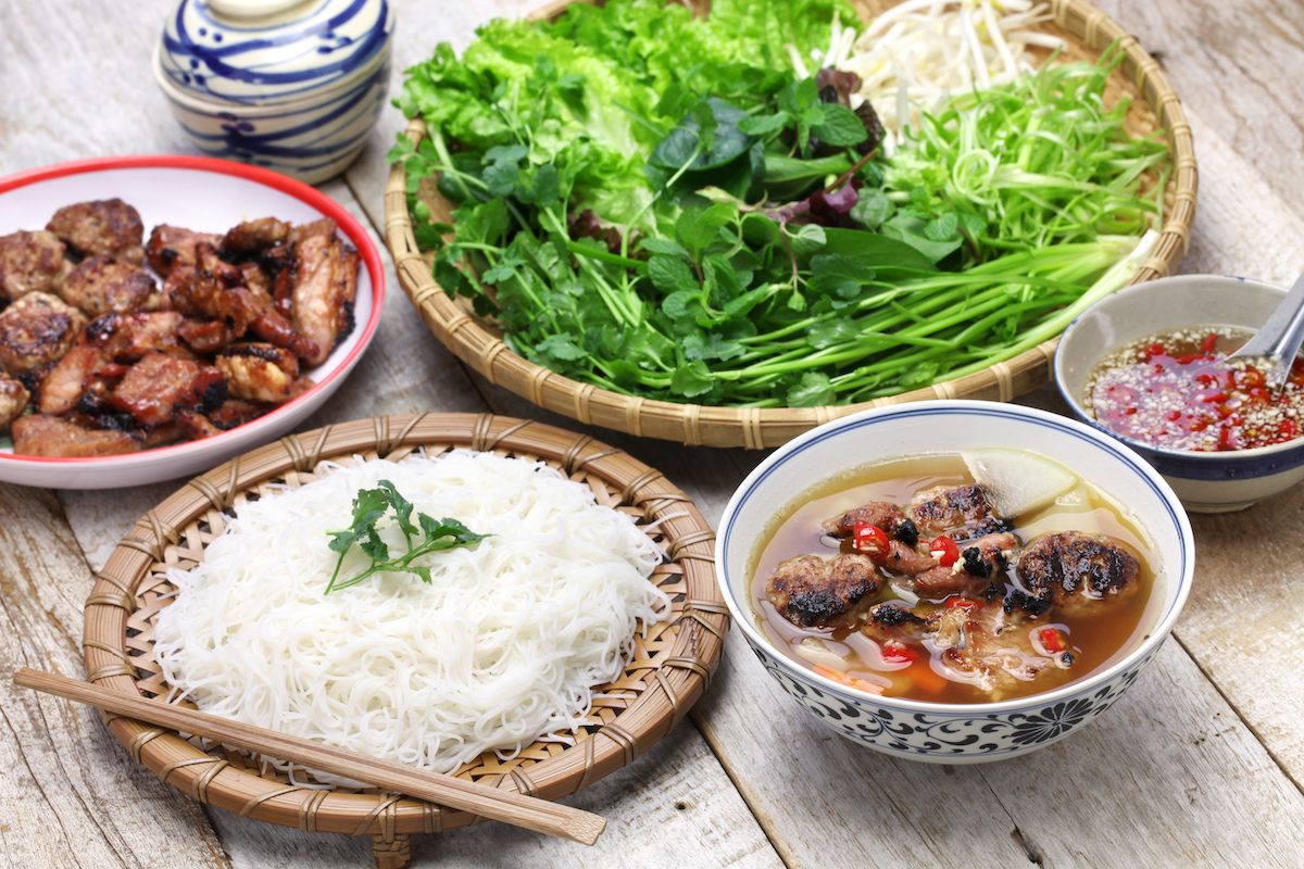 Voyage au Vietnam, que manger : 10 plats incontournables | Cuisine ...