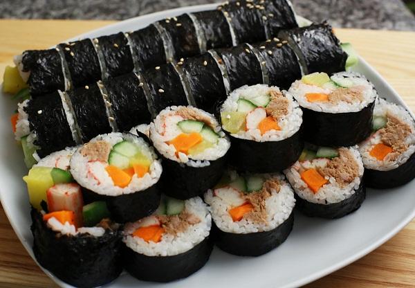 Cách làm kimbap cuộn rong biển thơm ngon đúng chuẩn Hàn Quốc