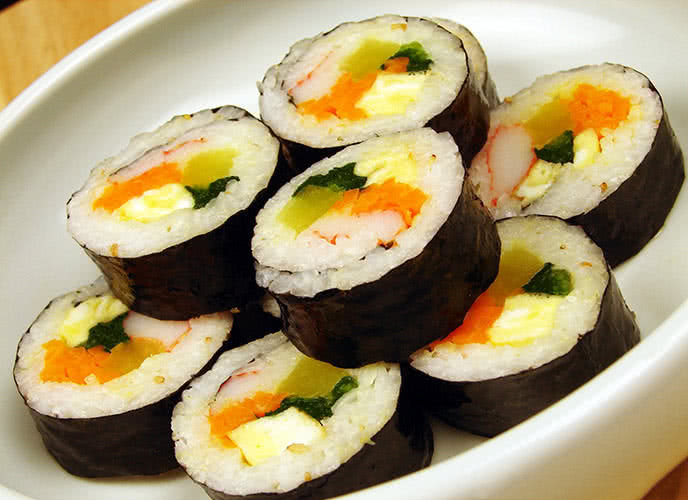 Cách làm kimbap ngon, hấp dẫn đúng chuẩn vị Hàn tại nhà