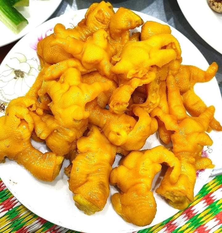 Cách làm chân gà ủ muối tại nhà siêu ngon, giòn sần sật mà ai cũng mê