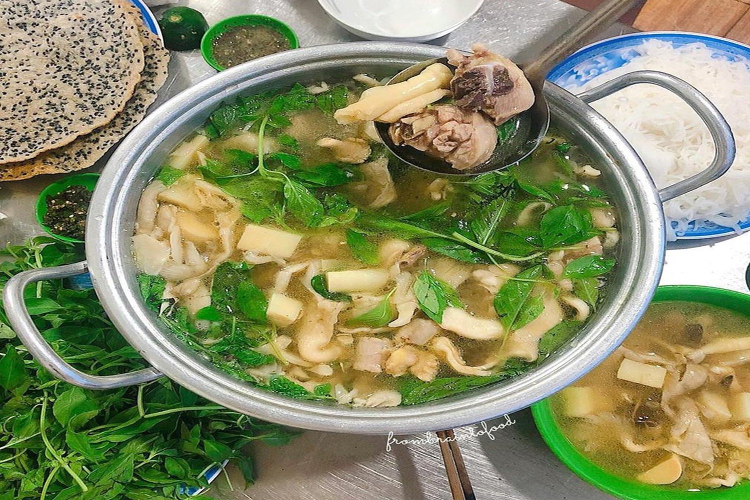 Cách nấu lẩu gà lá é Phú Yên chuẩn vị thơm ngon đặc trưng | Chef Việt Nam