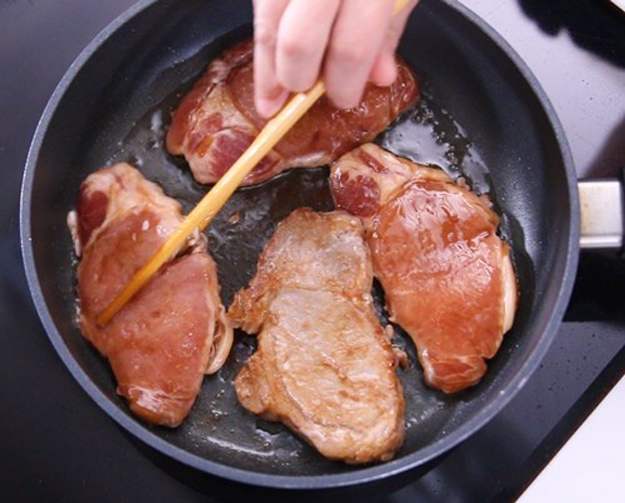 2 cách làm món thịt heo áp chảo cực thơm ngon