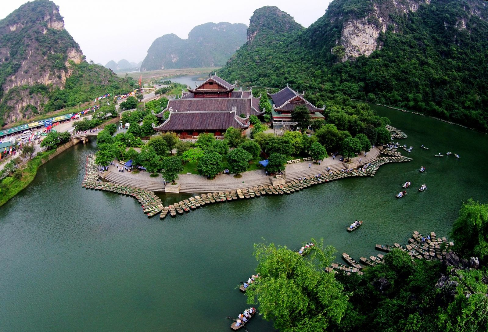 Các địa điểm du lịch nổi tiếng ở Việt Nam có cảnh đẹp tuyệt trần