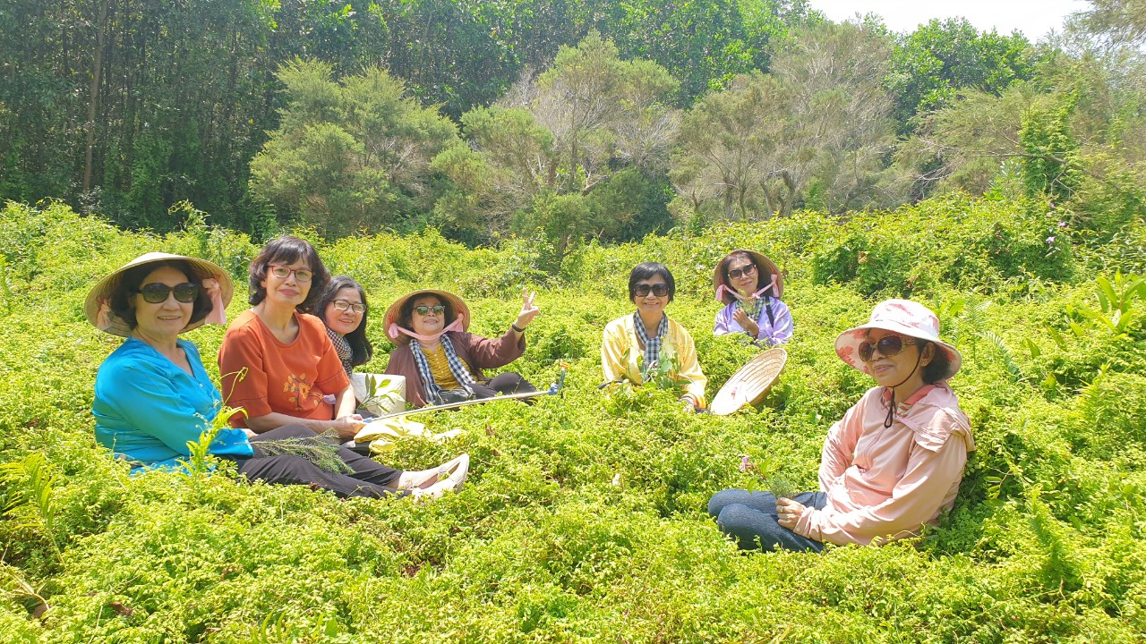 Khám phá khu du lịch Cánh đồng bất tận cùng đội ngũ giáo viên trường ...