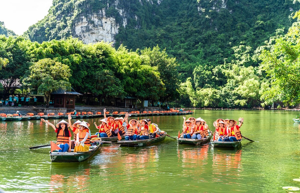 Ninh Bình đón 736 nghìn lượt khách du lịch trong dịp Tết | Thời báo Tài ...