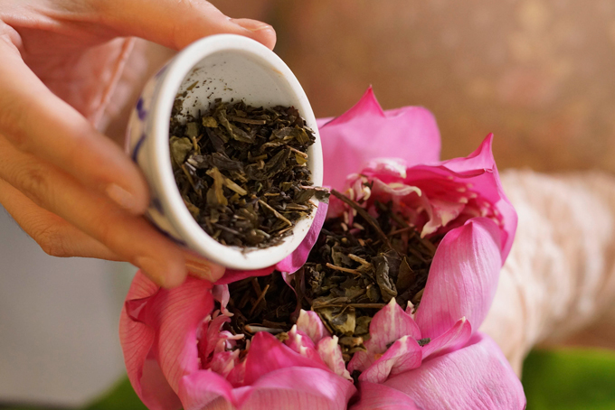 Trà sen Tây Hồ – Đặc sản trà Việt tặng sếp và khách nước ngoài