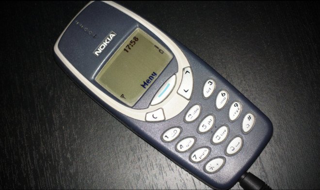 Những công dụng "cực kỳ bá đạo" của cục gạch huyền thoại Nokia 3310 (2000)
