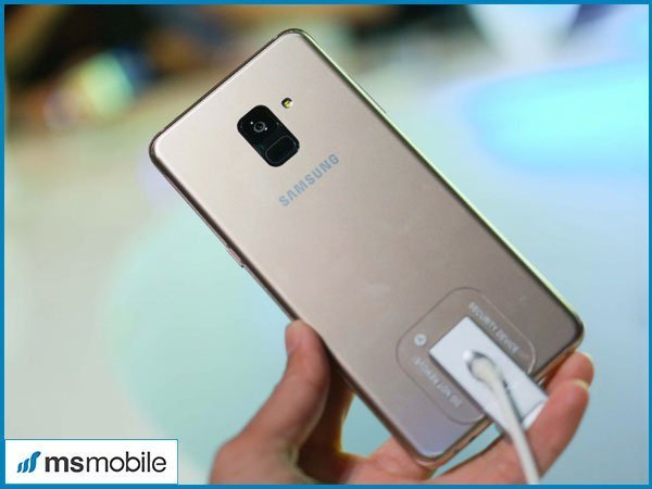 Camera xóa phông ấn tượng Galaxy A8 (2018), A8 Plus (2018)