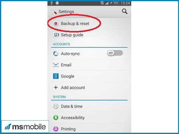 Cuộn xuống và chạm vào mục “Backup and reset”