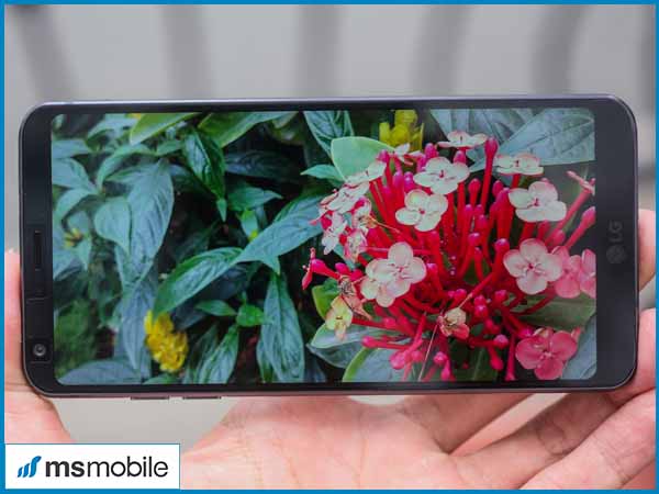 LG G6 được trang bị màn hình kích thước lớn, độ phân giải cao