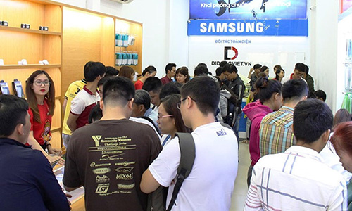 iPhone 7/7 Plus rơi vỡ được hỗ trợ một đổi một hoàn toàn miễn phí trên toàn quốc bởi Di động Việt