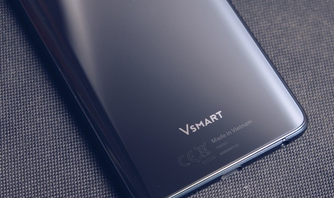 Vsmart Live bị tố là một phiên bản của điện thoại Meizu. Vsmart nói gì?