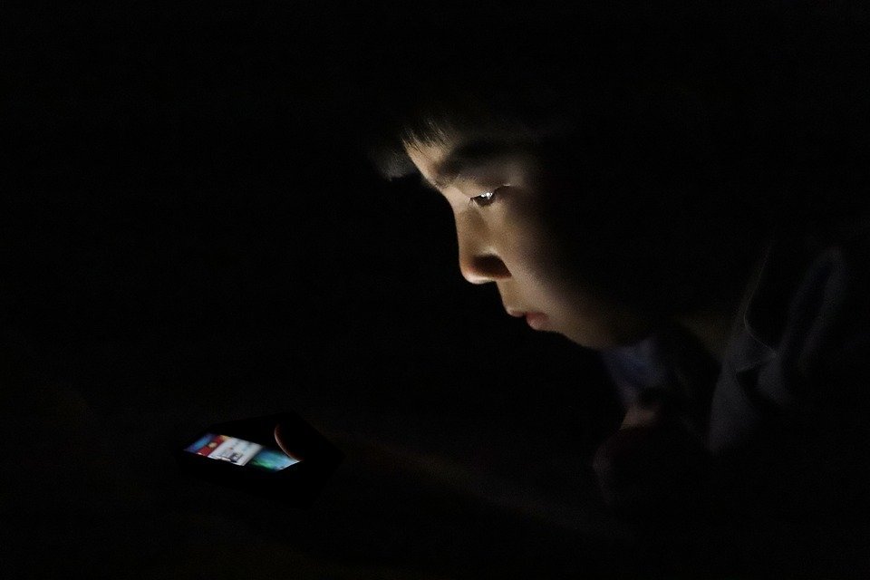 Tác dụng của chế độ nền tối trên điện thoại, chế độ Dark mode trên điện thoại