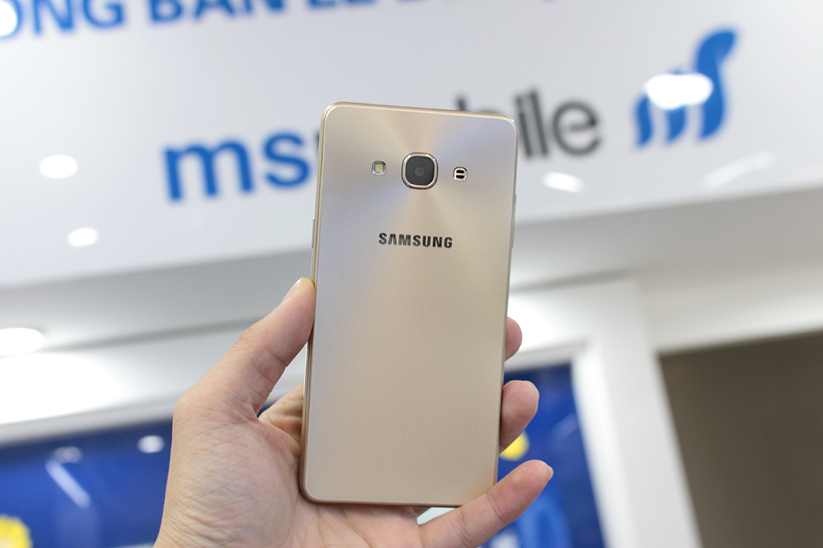 Ngắm trọn vẹn thiết kế "hàng khủng" của Samsung Galaxy J3 Pro
