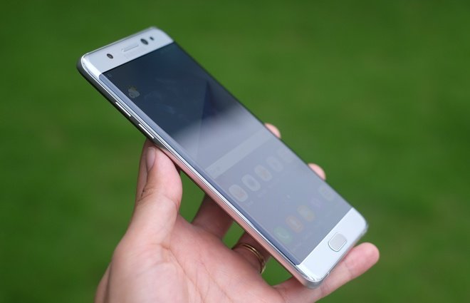 Mở hộp Samsung Galaxy Note 7 sắp bán ở Việt Nam