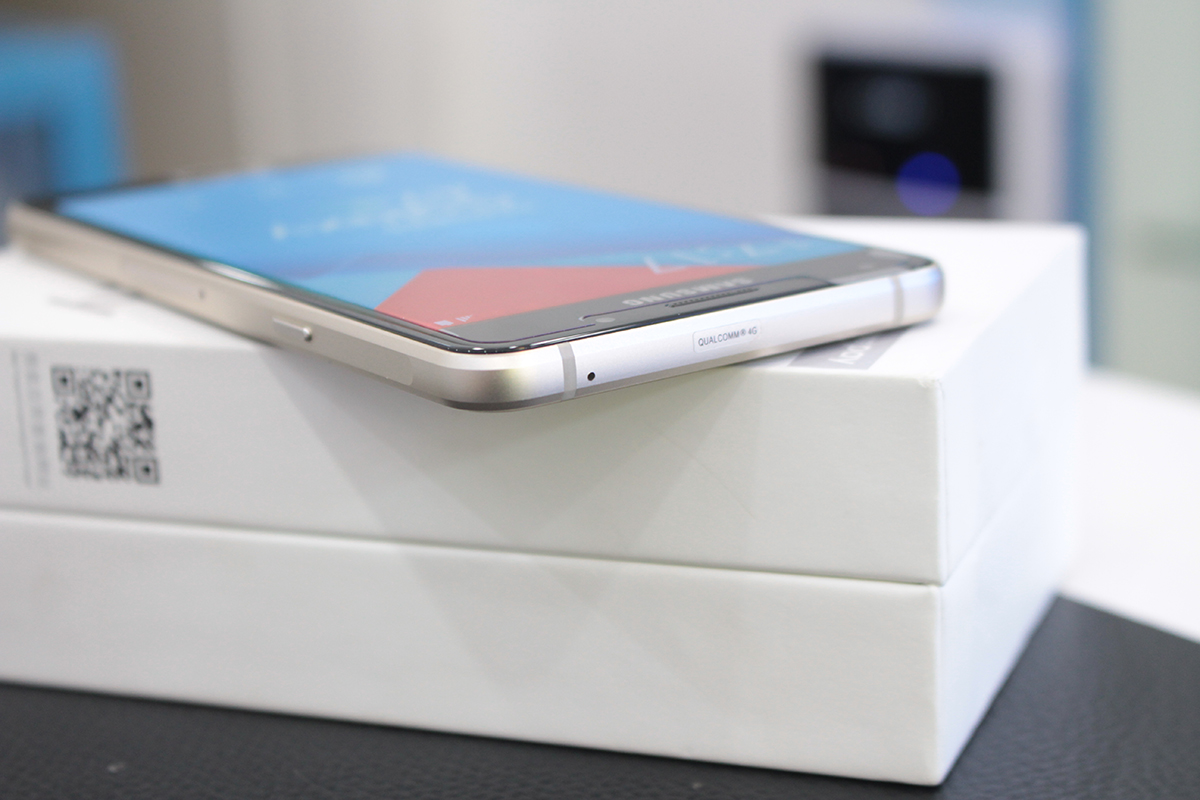 Bí quyết “vàng” cho người mua hàng khi Galaxy A7 2016 đã xuất hiện “hàng dựng”