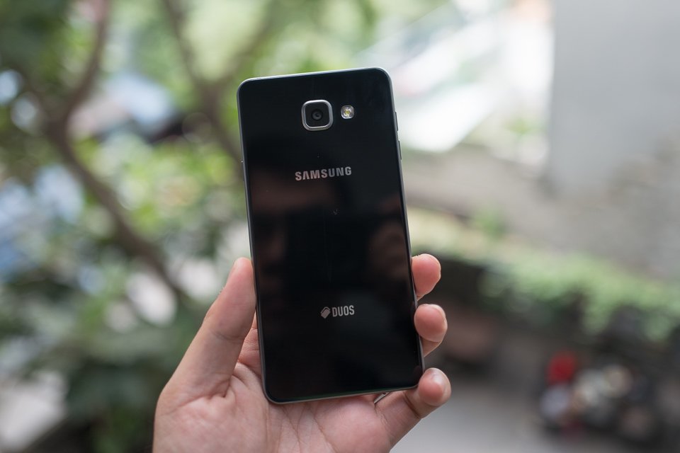 Đánh giá thiết kế của Samsung Galaxy A7 2016 cũ