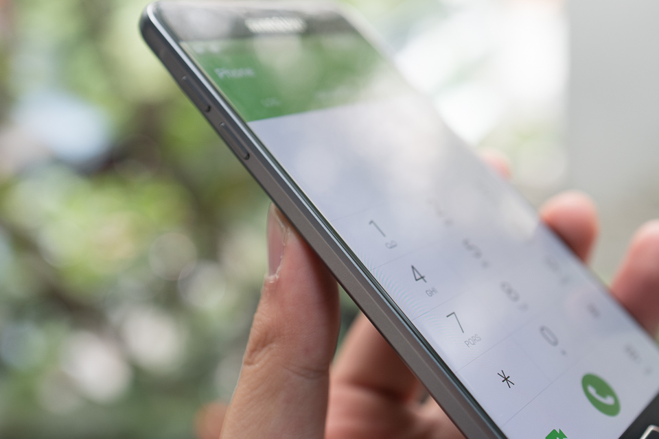 Đánh giá thiết kế của Samsung Galaxy A7 2016 cũ