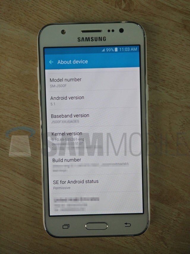 Ảnh thực tế Samsung Galaxy J5: khung nhựa, màn hình lớn 5 inch