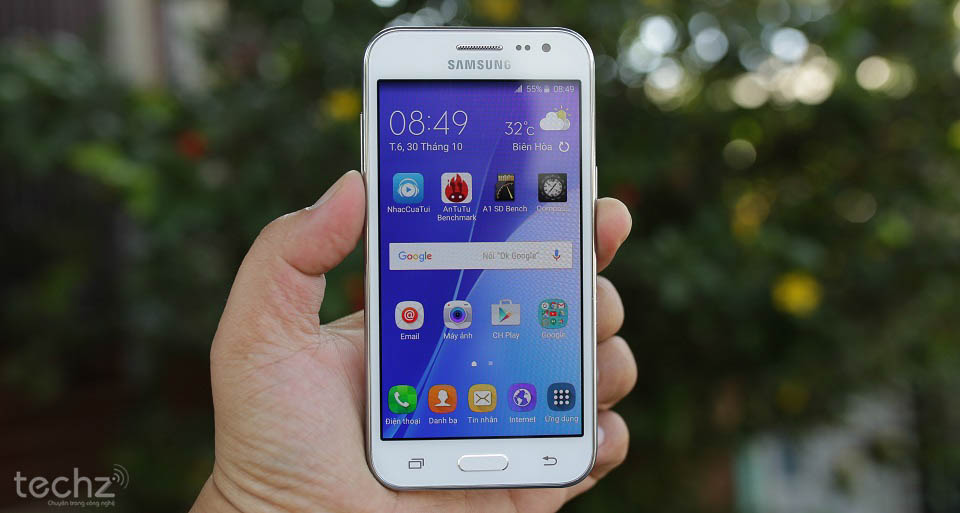 Samsung Galaxy J2: Cấu hình vừa phải, giá cực rẻ