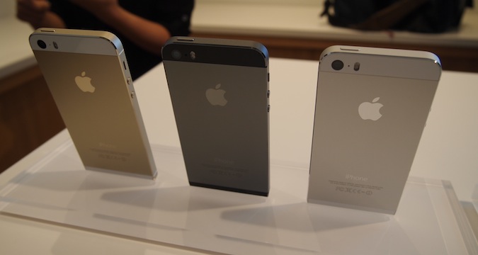 iPhone 5S với 2 lựa chọn màu sắc mới