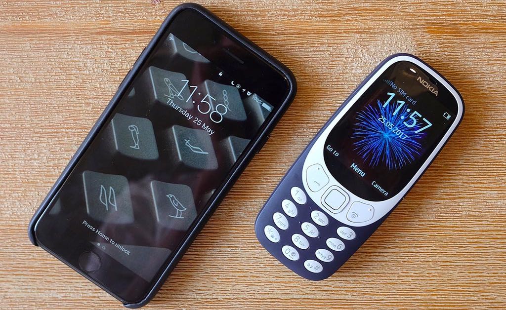 Cuộc so tài giữa smartphone hiện đại iPhone 7 và chiếc điện thoại 