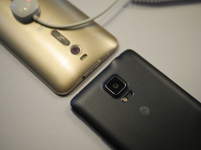 So sánh Zenfone 2 vs Samsung Galaxy Note 4: Sự đối đầu của 2 Phablet